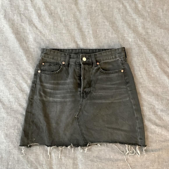 Size 6, denim, charcoal mini shirt. H&M. - Picture 1 of 3